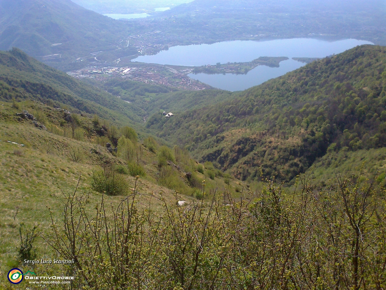 33 A mezza costa San Pietro al Monte.jpg